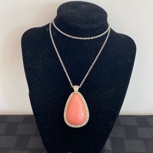 Sale!Avon vintage pink and silver tone necklace. Last listed at $29